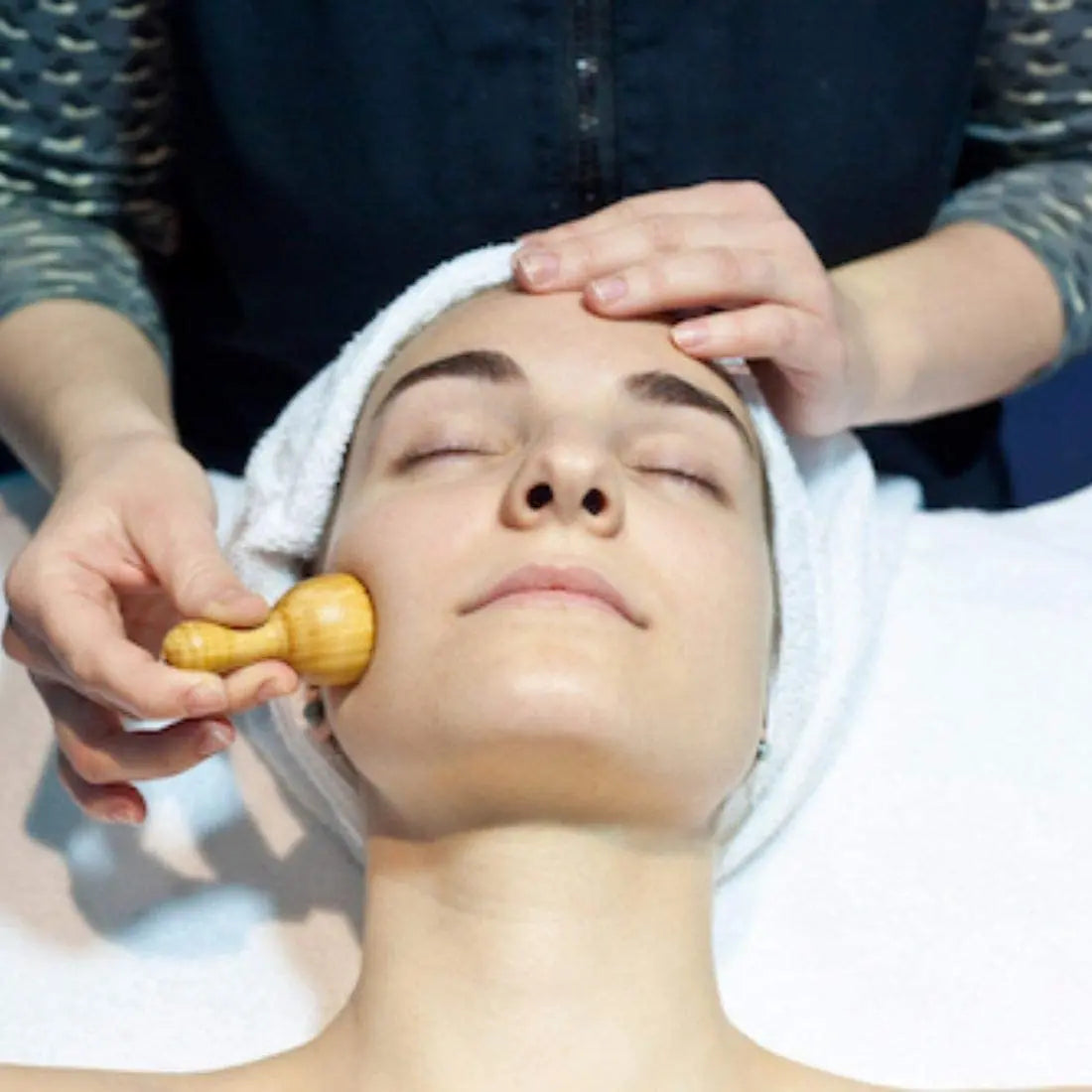 Wooden Facial Massage Roller – Manual Face & Skin Care Massage Tool